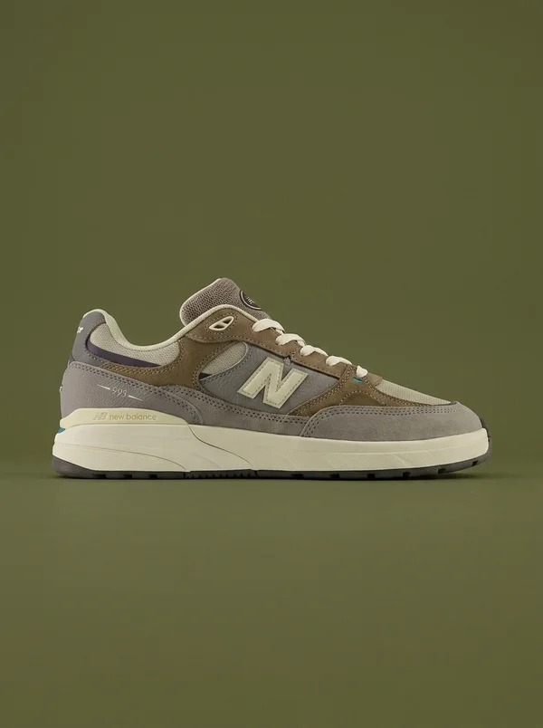 NB Numeric Andrew Reynolds 933