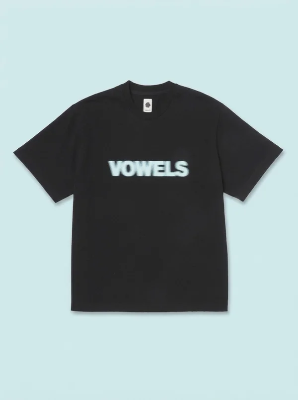 vowels Blur Tee - Black