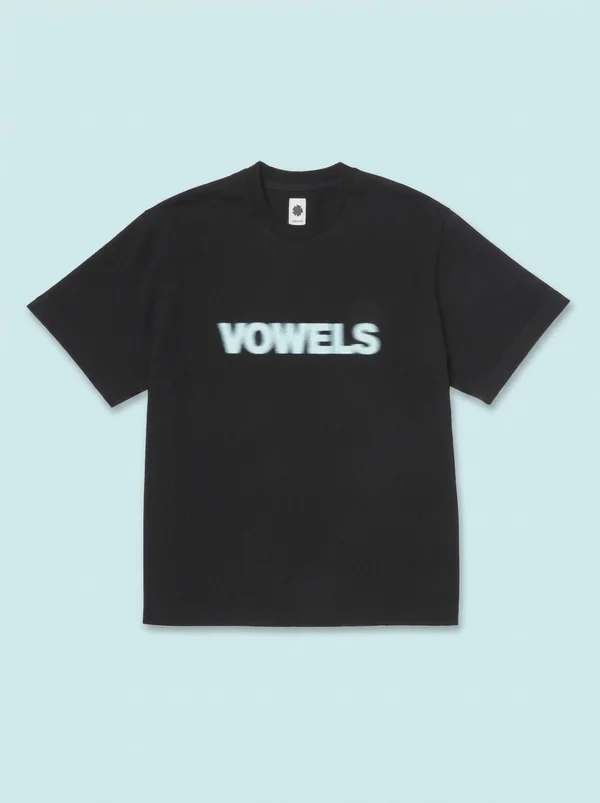 vowels Blur Tee - Black